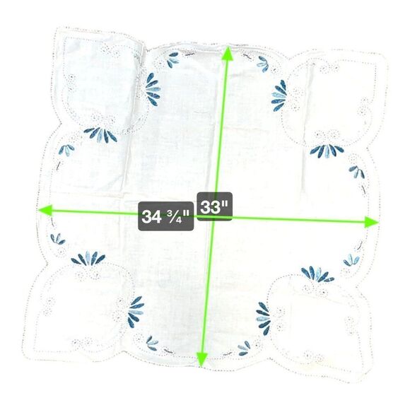 Vintage White & Blue Embroidered Tea Table Tablecloth 34" With Scalloped Edges - Picture 4 of 4